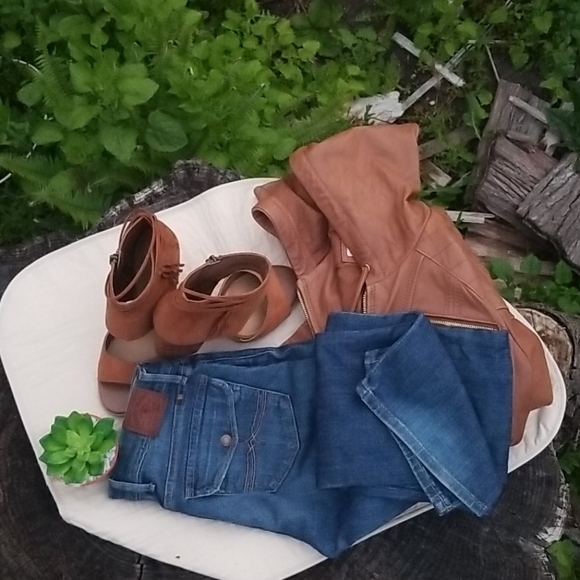 Lucky Brand Jeans - Picture 1 of 8